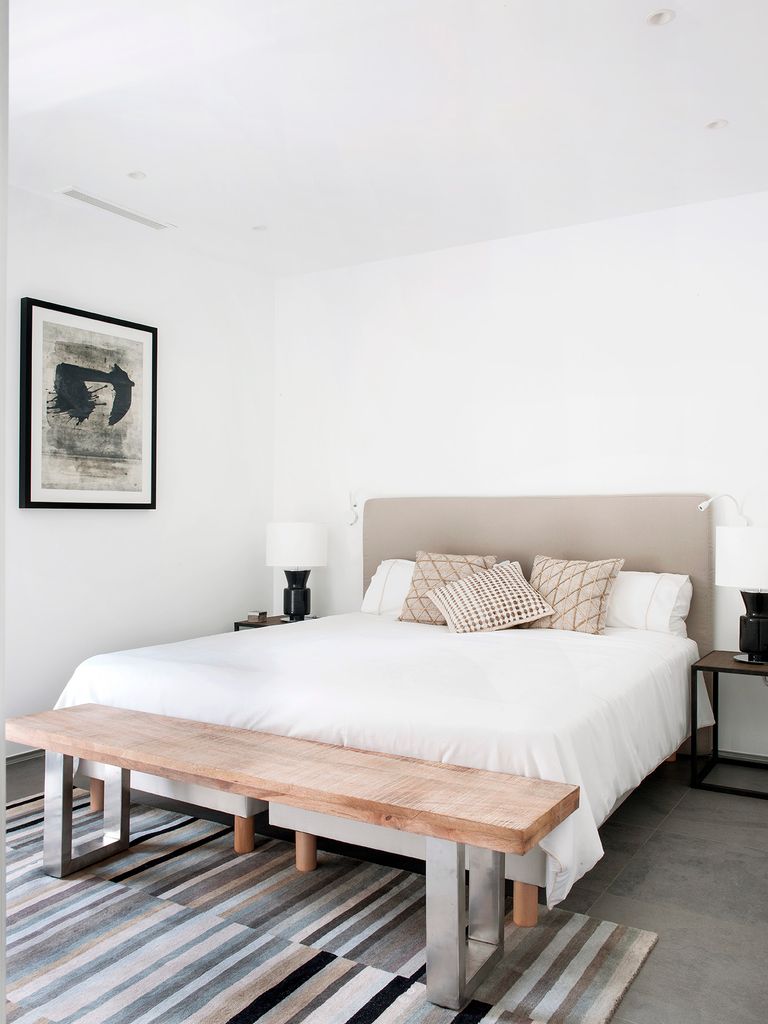 Dormitorio moderno y de decoración esencial