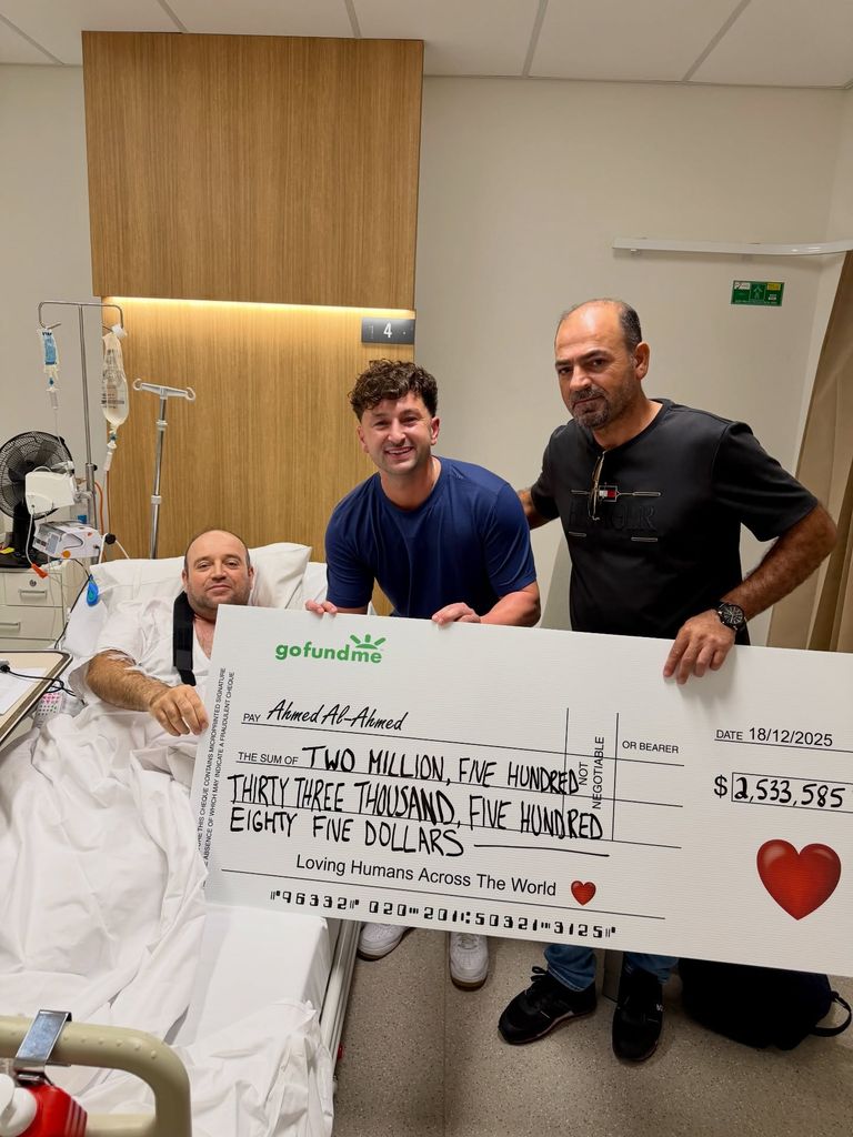 Ahmed al Ahmed, el hombre que se enfrentó a uno de los atacantes en el mortal tiroteo en Bondi Beach, Australia, recibió un millonario donativo