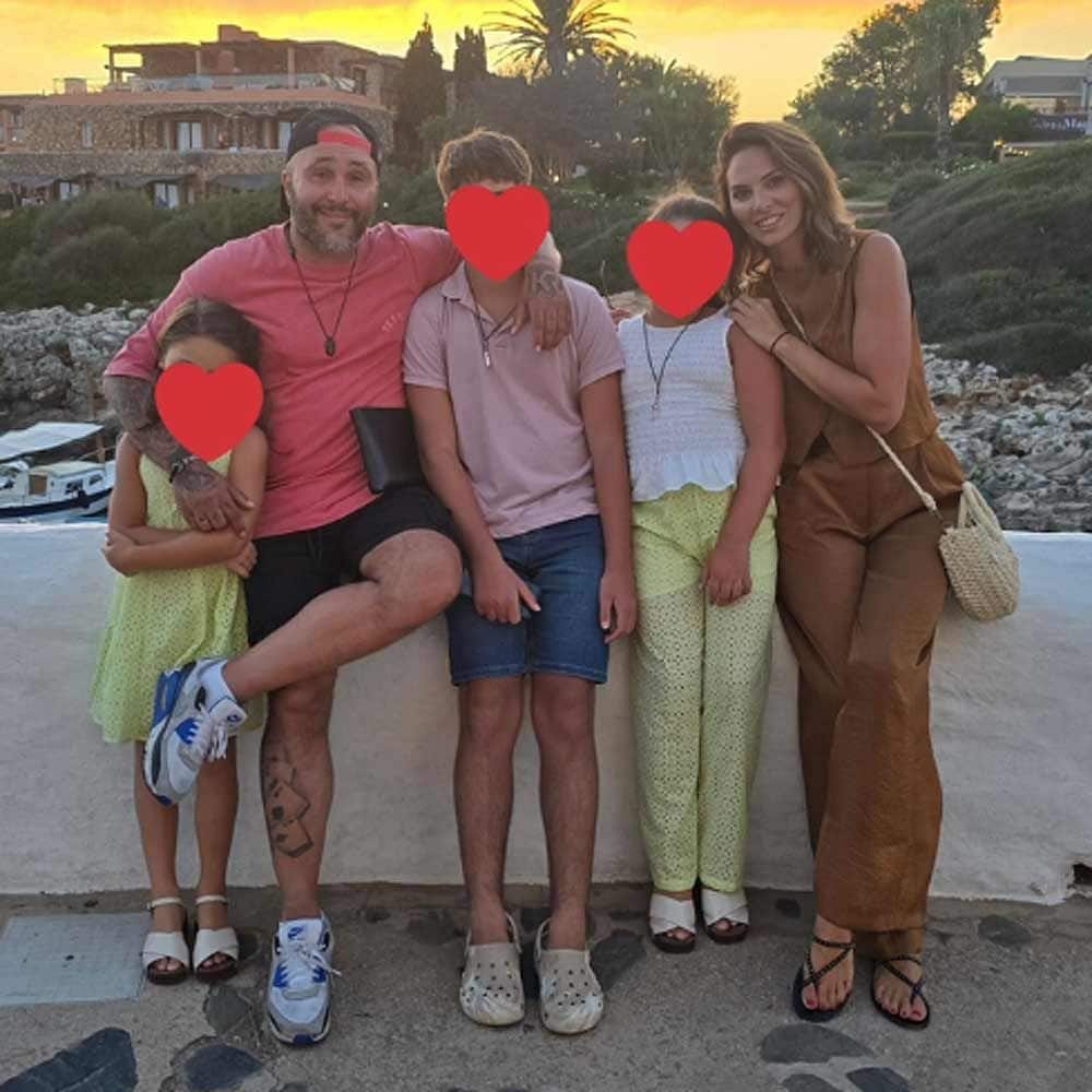 Kiko Rivera durante sus vacaciones en Menocar con Irene Rosales y sus hijos