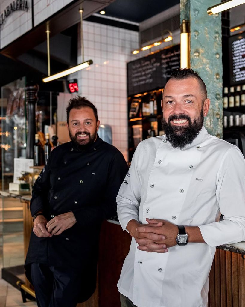 Álvaro Castellanos e Iván Morales han revolucionado la gastronomía madrileña, transformando una taberna en un imperio gastronómico en Madrid.