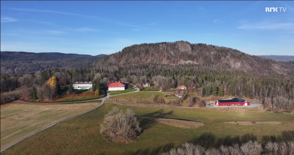Una imagen de la finca de Skaugun, en Asker, a 19 kilómetros de Oslo, la finca que el rey Olaf compró para que fuera la residencia oficial del príncipe hedero. Lugar en el que fue rodada la entrevista y donde vivió Marius Borg hasta su detención. 