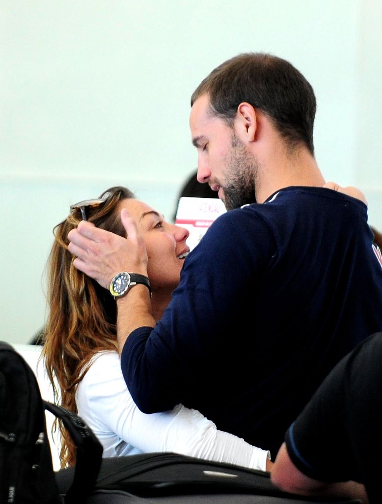 LA CANTANTE AMAIA MONTERO Y GONZALO MIRO EN UN AEROPUERTO DE PUNTA DEL ESTE 08/01/2010 PUNTA DEL ESTE ARGENTINA