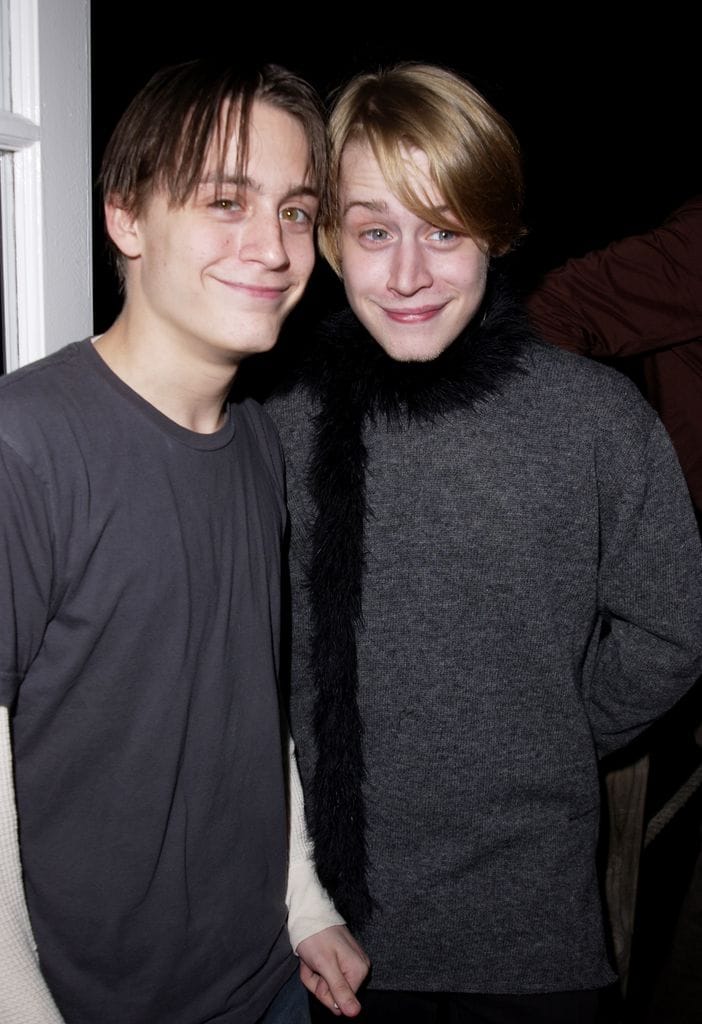 Los hermanos Culkin; Kieran y Macaulay, fotografiados en 2001.