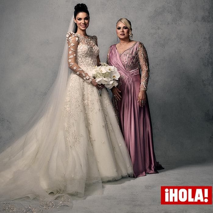 Nadia Ferreira y su madre en la boda