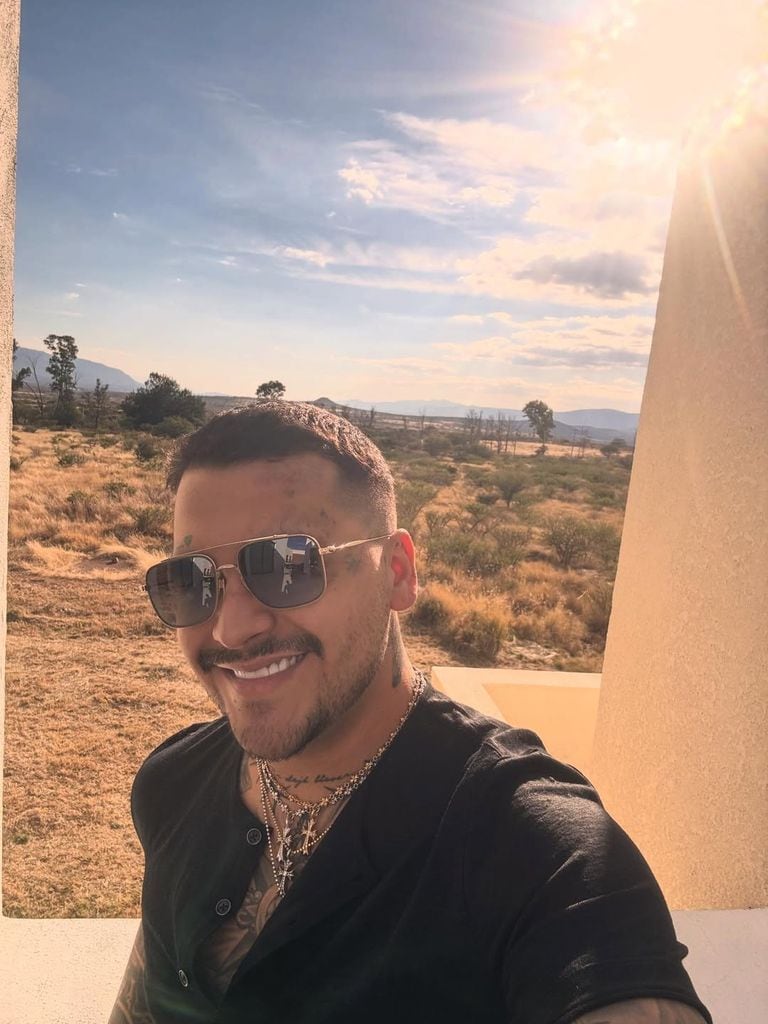 Christian Nodal celebró sus 27 años al estilo pirata y junto a Ángela Aguilar