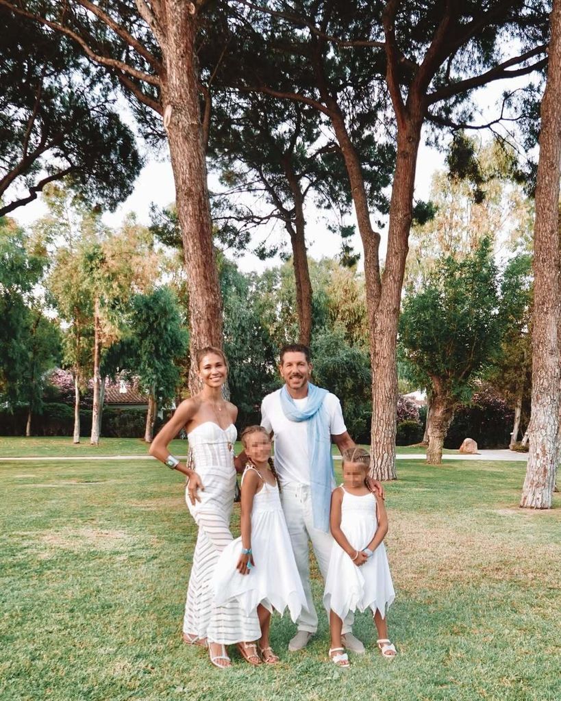 Las idílicas vacaciones del Cholo Simeone y Carla Pereyra en Cerdeña junto a su familia