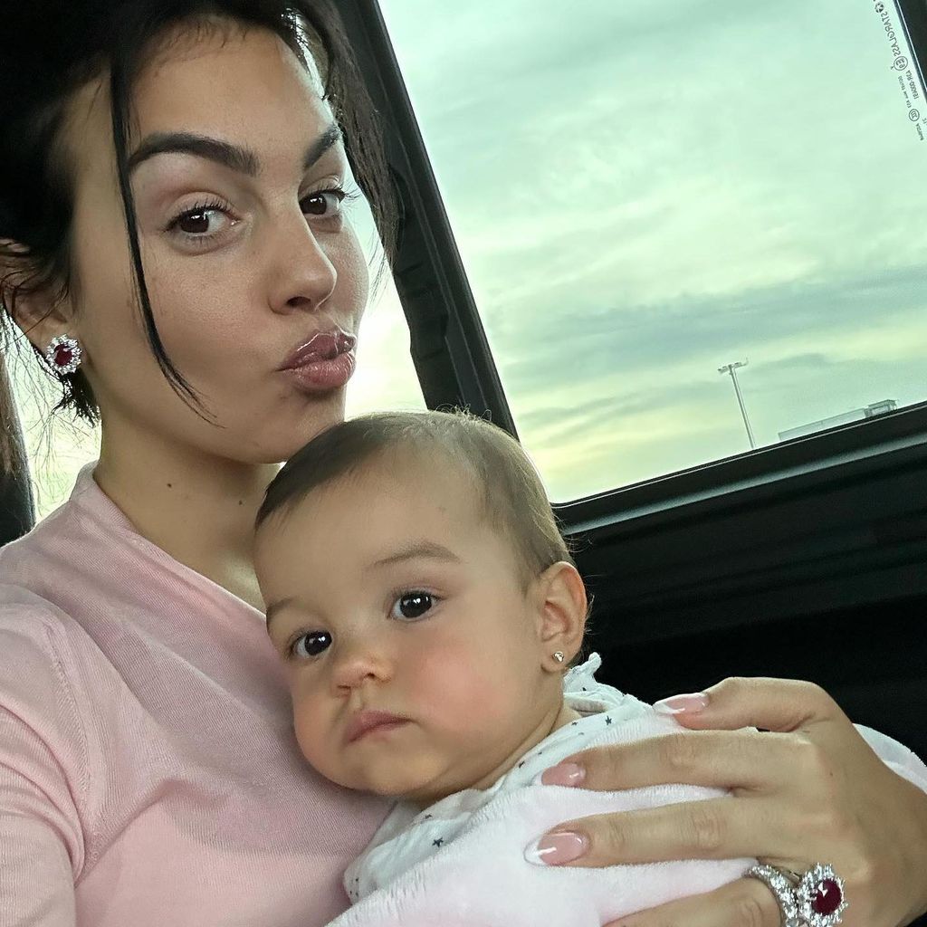 georgina rodr guez y su hija bella esmeralda