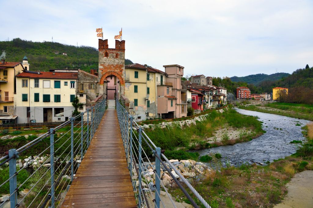 Vista del Puente della Gaietta en Millesimo
