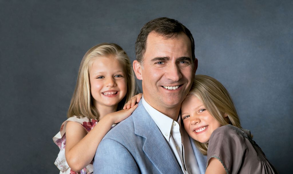 El rey Felipe con la infanta Sofía y la princesa Leonor