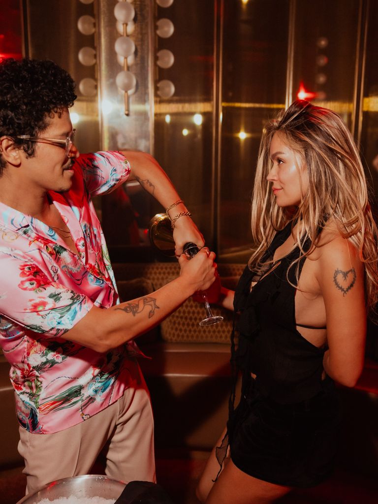 Bruno Mars asegura que Karol G es su 'crush latino'