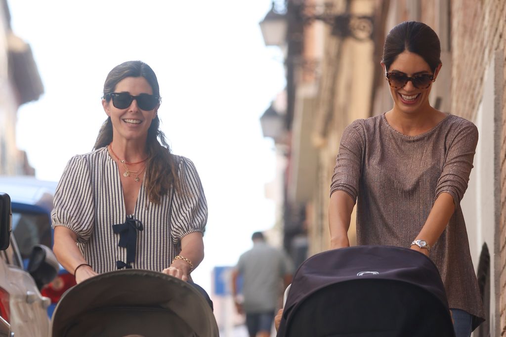 Sofía Palazuelo y Belén Corsini, de paseo con sus hijos por Madrid