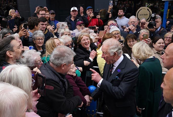 Carlos III y la reina Camilla en Dunfermline