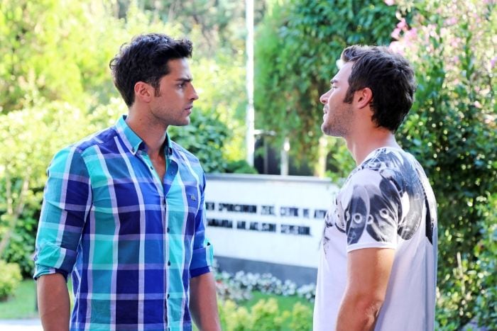 Mert Ekin Daymaz y Yusf Çim en 'Con olor a fresas'