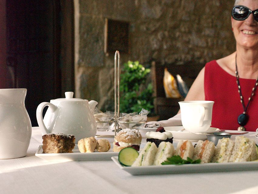 Traditional-English-Tea--torre-visco-hotel