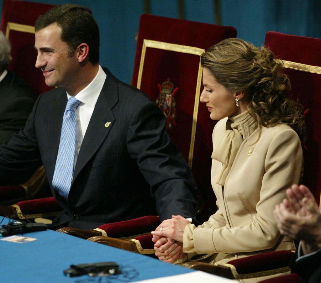 Recordamos el estreno de la reina Letizia en los princesa de asturias hace 22 años con un look que no llevaría a día de hoy