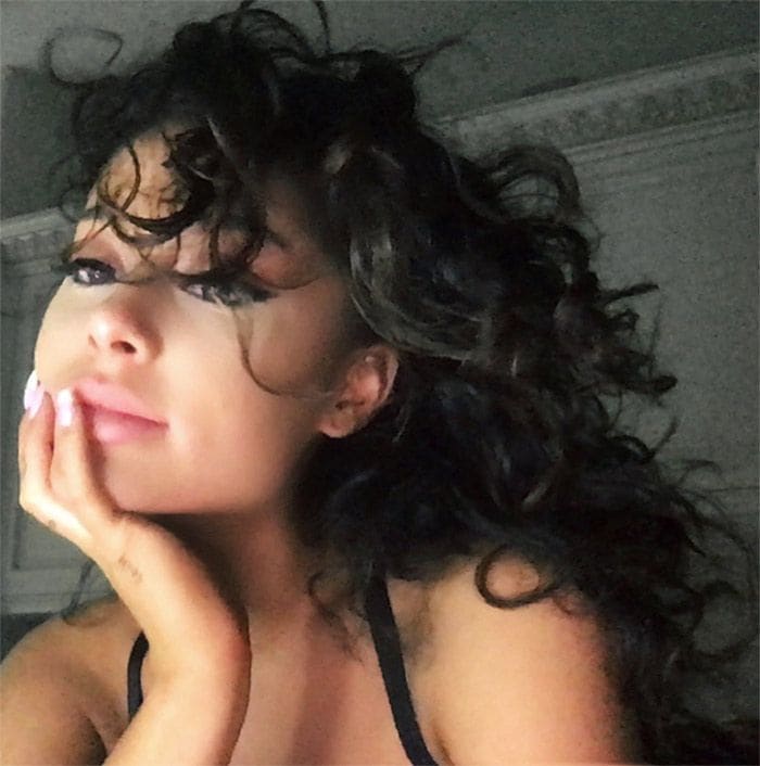 Ariana Grande sorprende a sus fans con este look