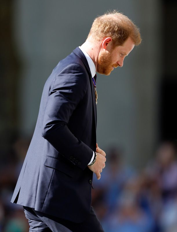 Ahora sí, tal y como predijo el tío Charles Spencer, el único camino posible para Harry es seguir los pasos de su madre