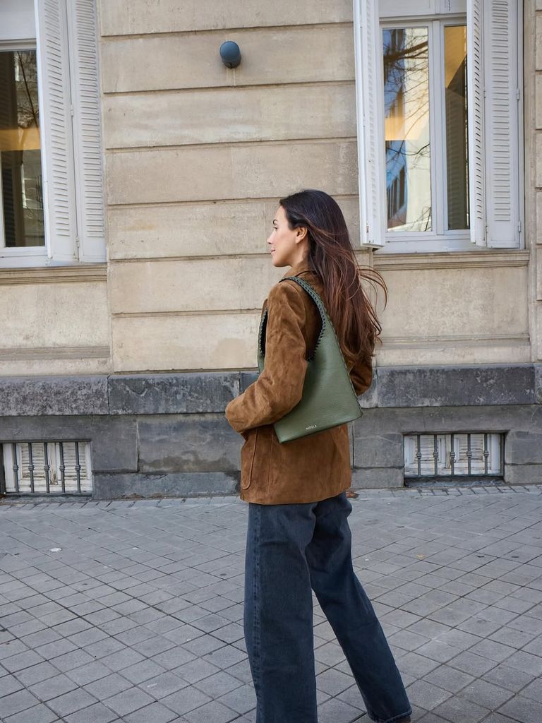Las minimalistas aplicamos este truco de Sassa de Osma para que nuestros looks de neutros sean más interesantes
