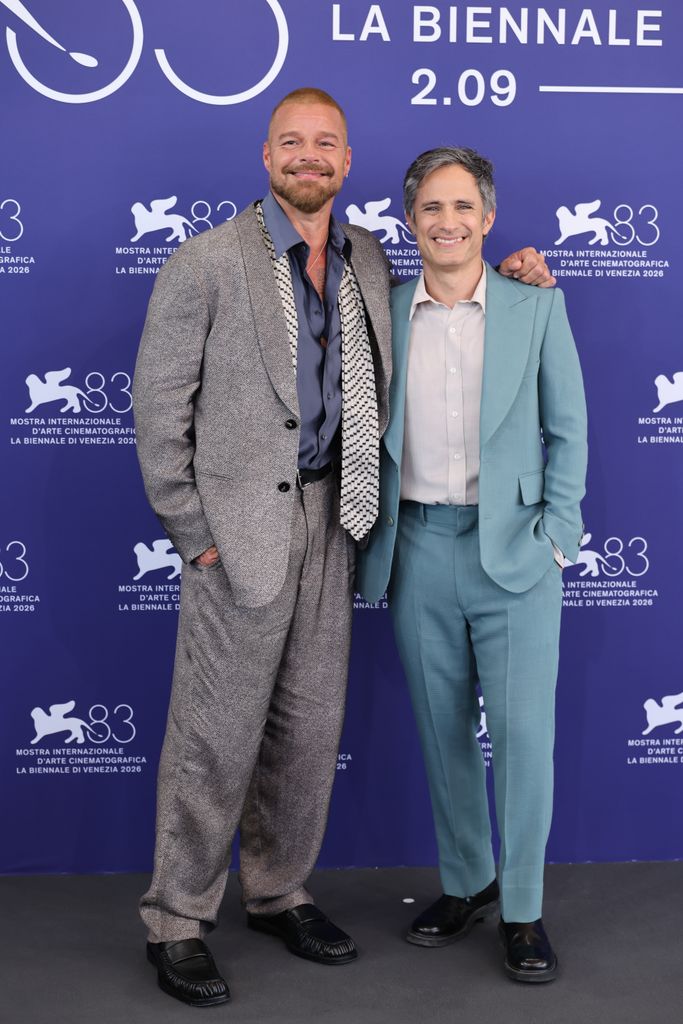 Ricky Martin y Gael García Bernal en el photocall 'Hombre Al Agua' durante la 83a. edición del Festival Internacional de Cine de Venecia, en el Palazzo del Casino el 6 de septiembre de 2026.