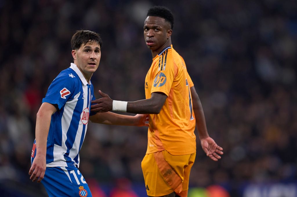 Álvaro Tejero junto a Vinicius Junior