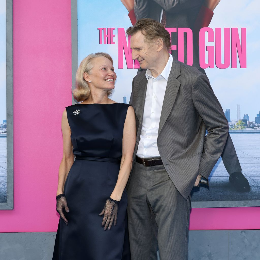 Pamela Anderson y Liam Neeson en el estreno de 'The Naked Gun' en Nueva York, el pasado 28 de julio de 2025.