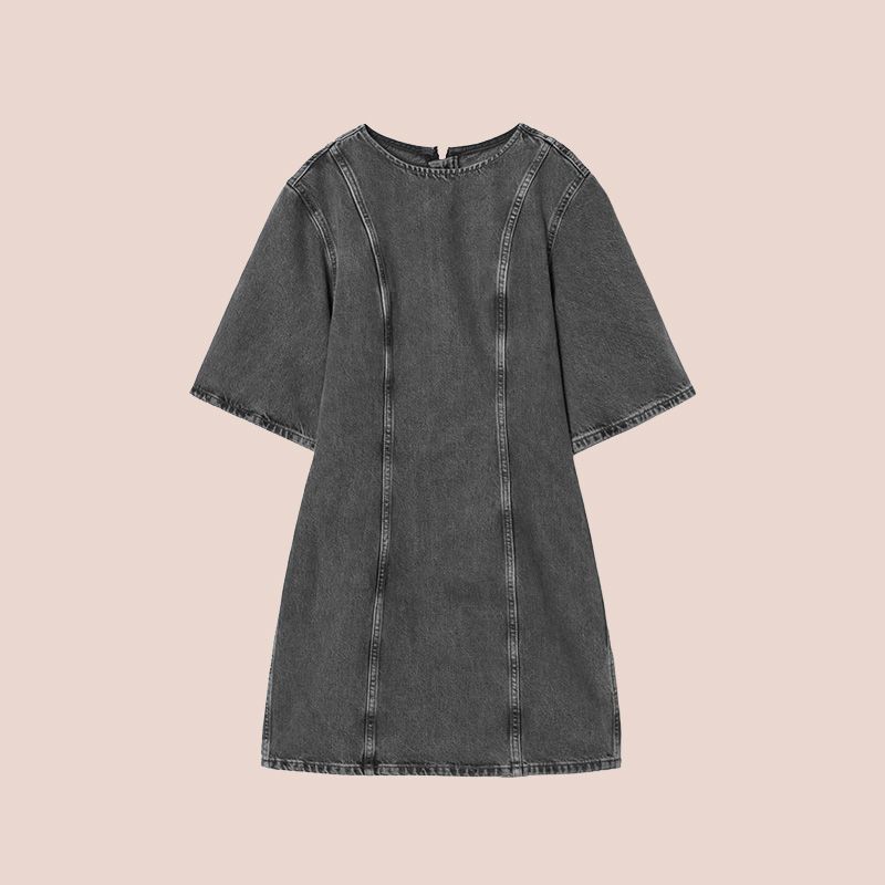Vestido denim gris paneles, de COS