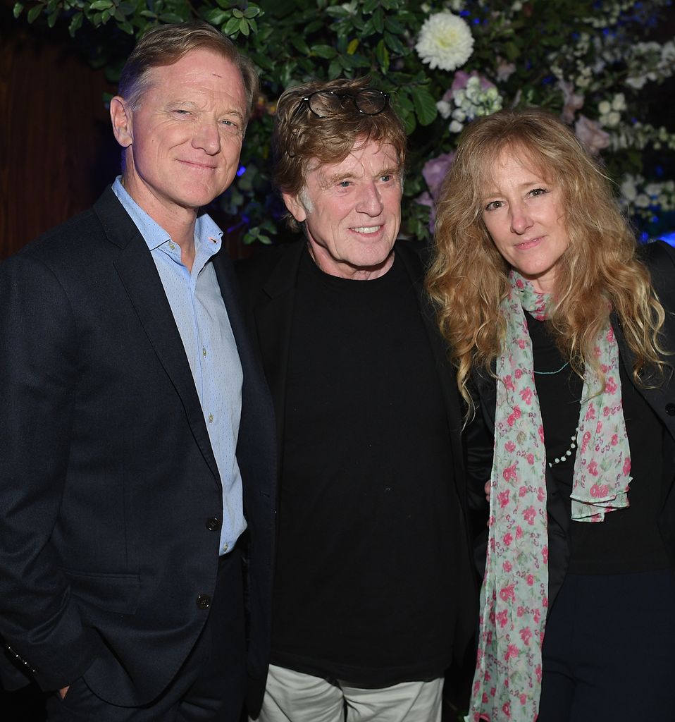 Robert Redford junto a dos de sus hijos, James y Shauna Redford, en 2017