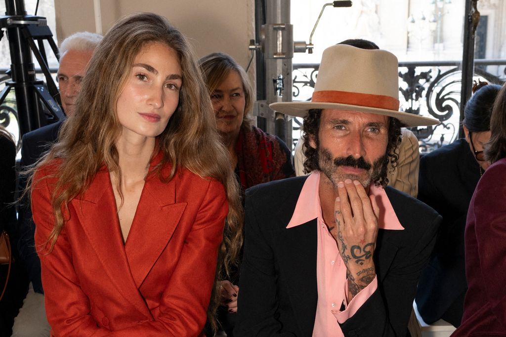 Almu Cañedo junto al músico en París