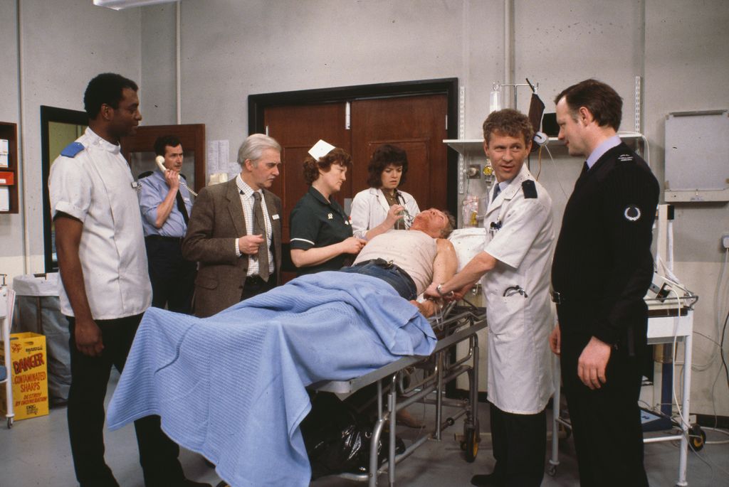 Escena del episodio 'Gas' de la serie de televisión de la BBC 'Casualty'