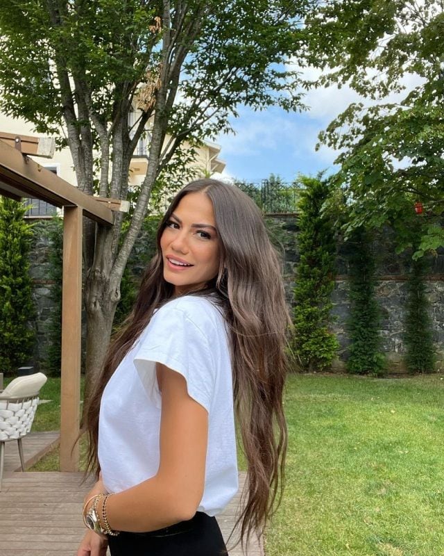 ¿Está embarazada Demet Özdemir? La actriz lo aclara
