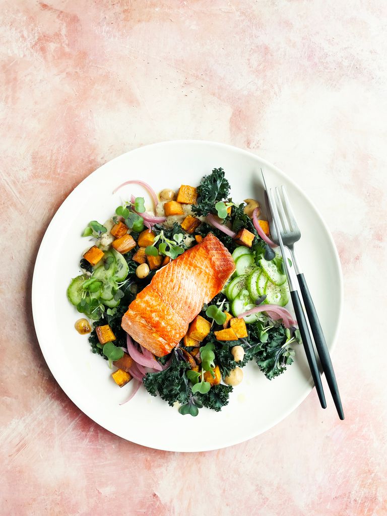 Saumon grillé avec salade de légumes
