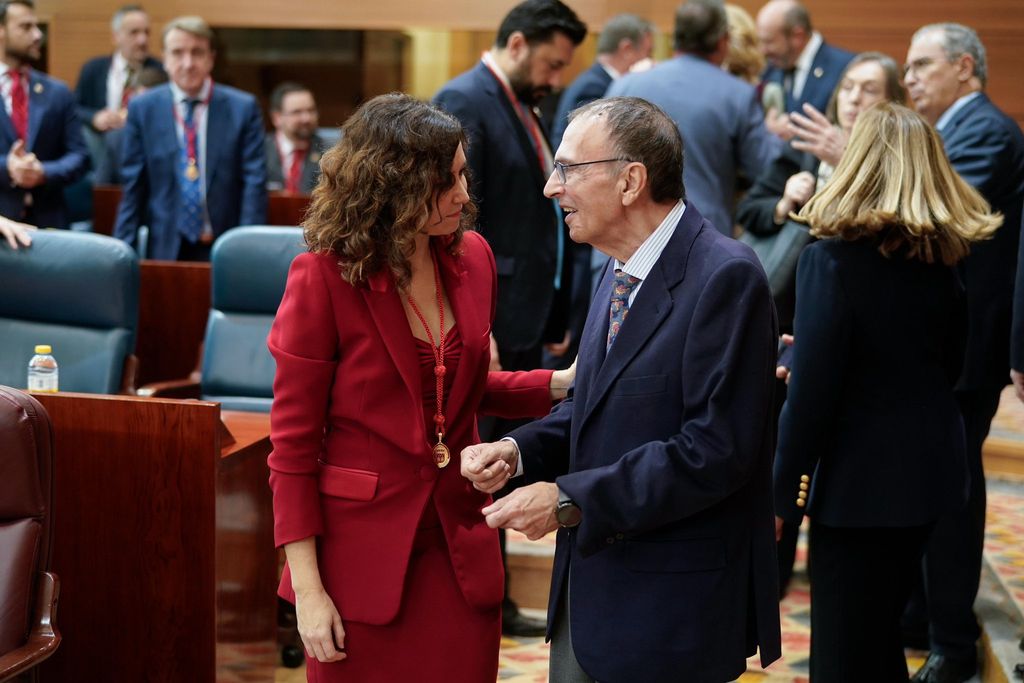 Isabel Díaz Ayuso junto a Ramón Espinar Gallego