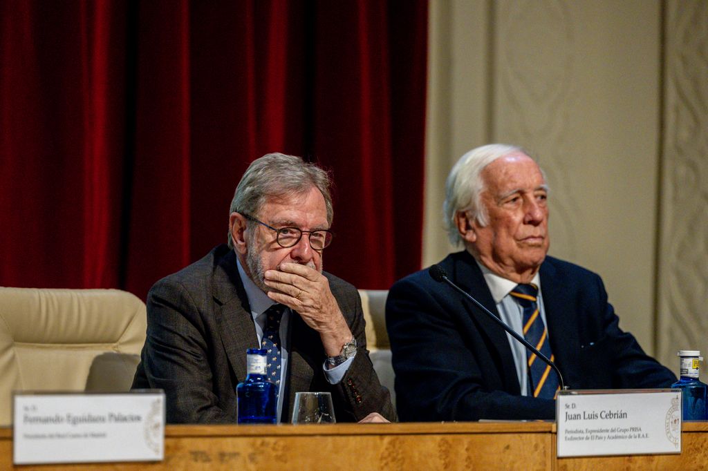 Juan Luis Cebrián y Carlos Espinosa de los Monteros, en un evento el pasado noviembre en Madrid