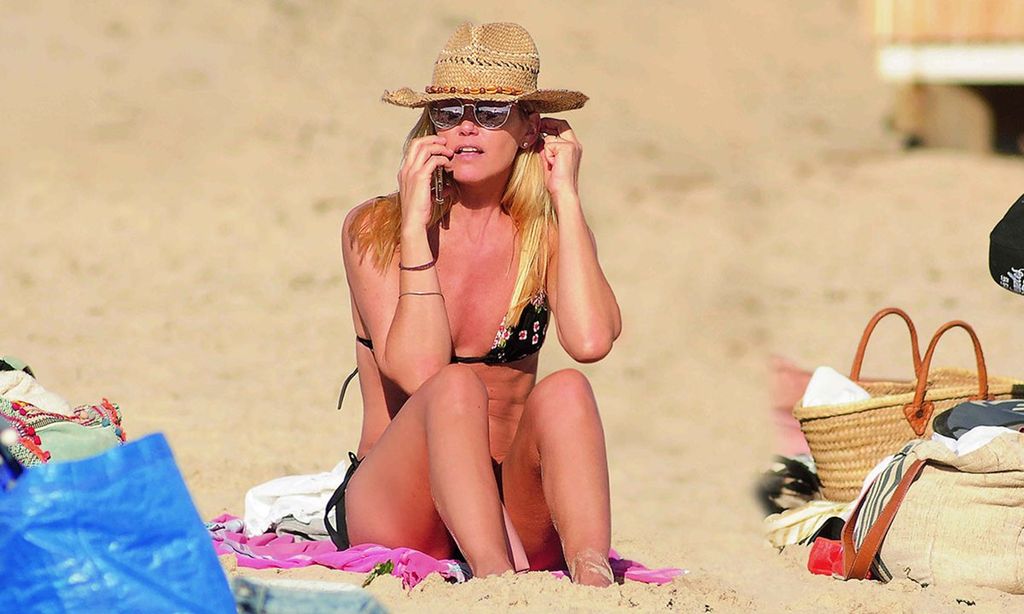 Valeria Mazza en la playa