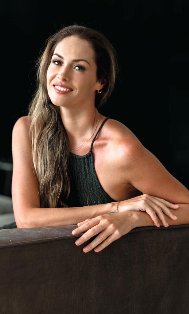 Priscila de Gustin HOLA 4056