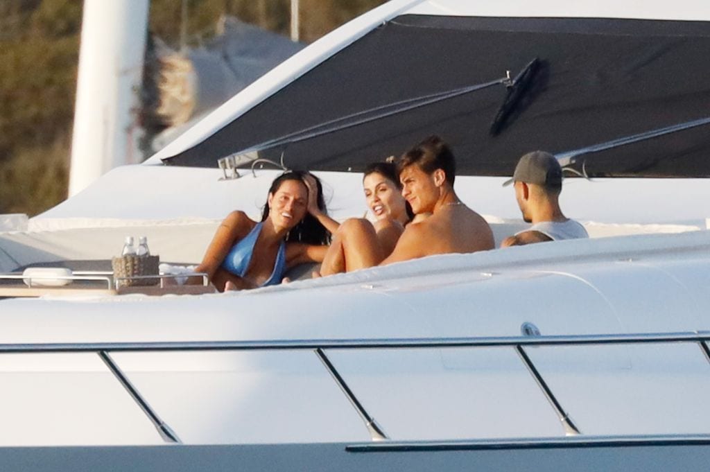 Paulo y Oriana disfrutaron su paseo con sus amigos Leandro Paredes y Camila Galante.