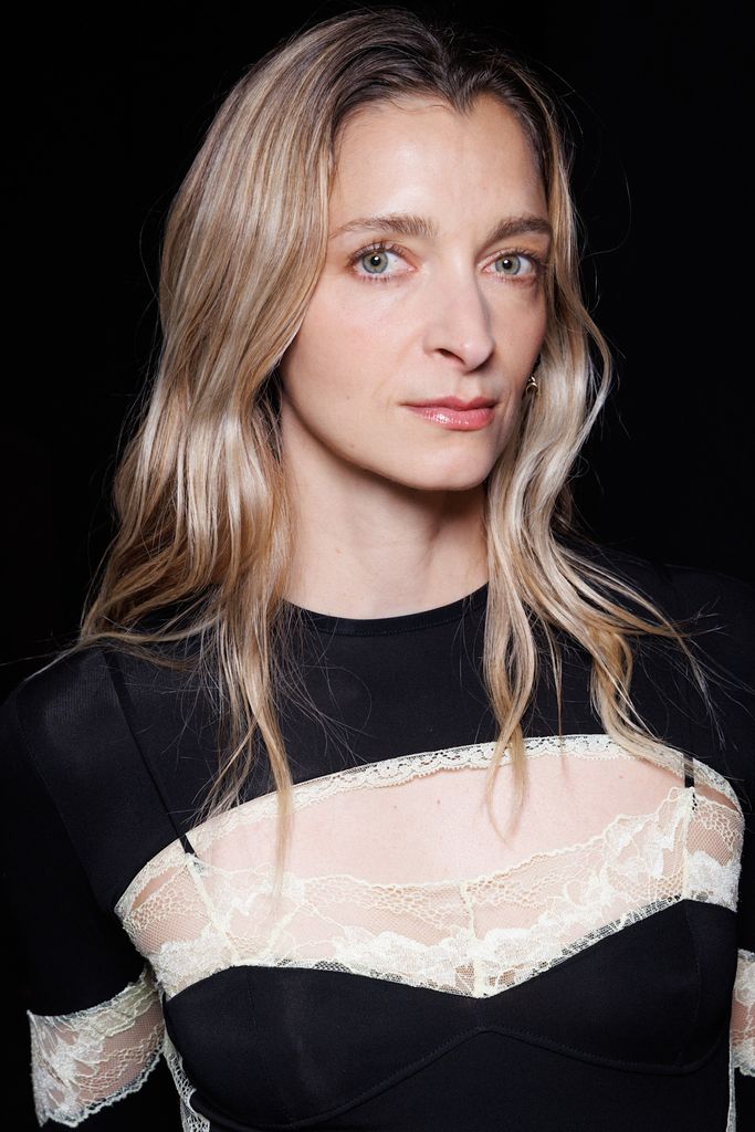 El cabello desenfadado dominó los shows durante la semana de la moda parisina.