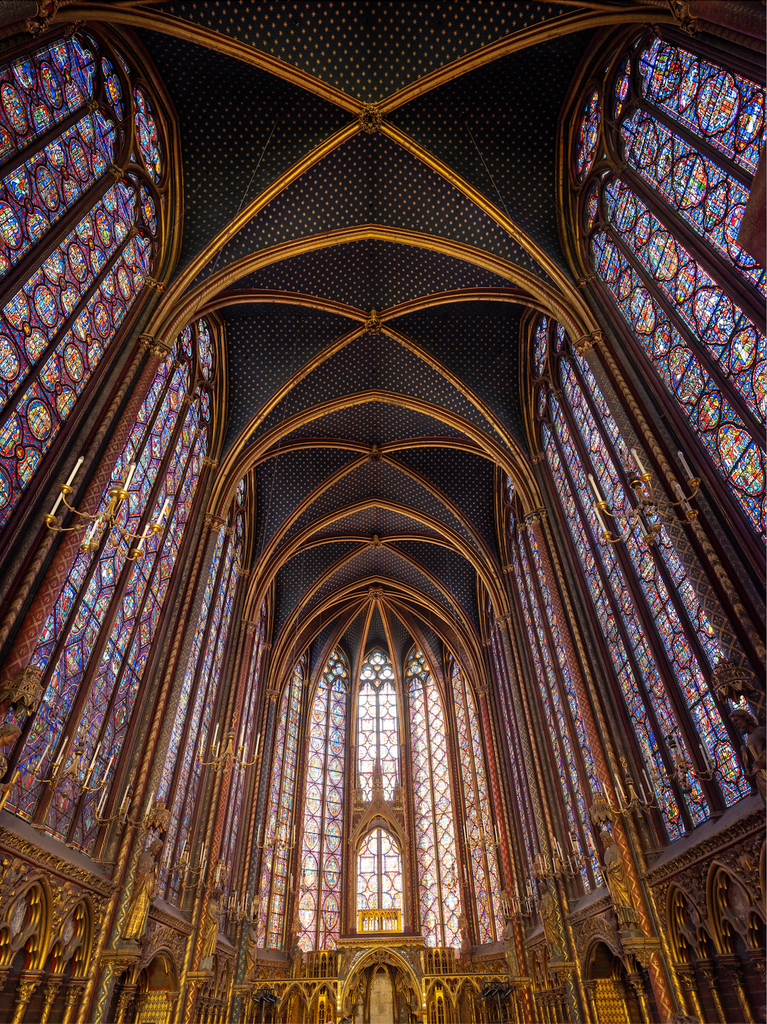 Saint Chapelle es una parada obligada para los amantes de la historia y la arquitectura. 