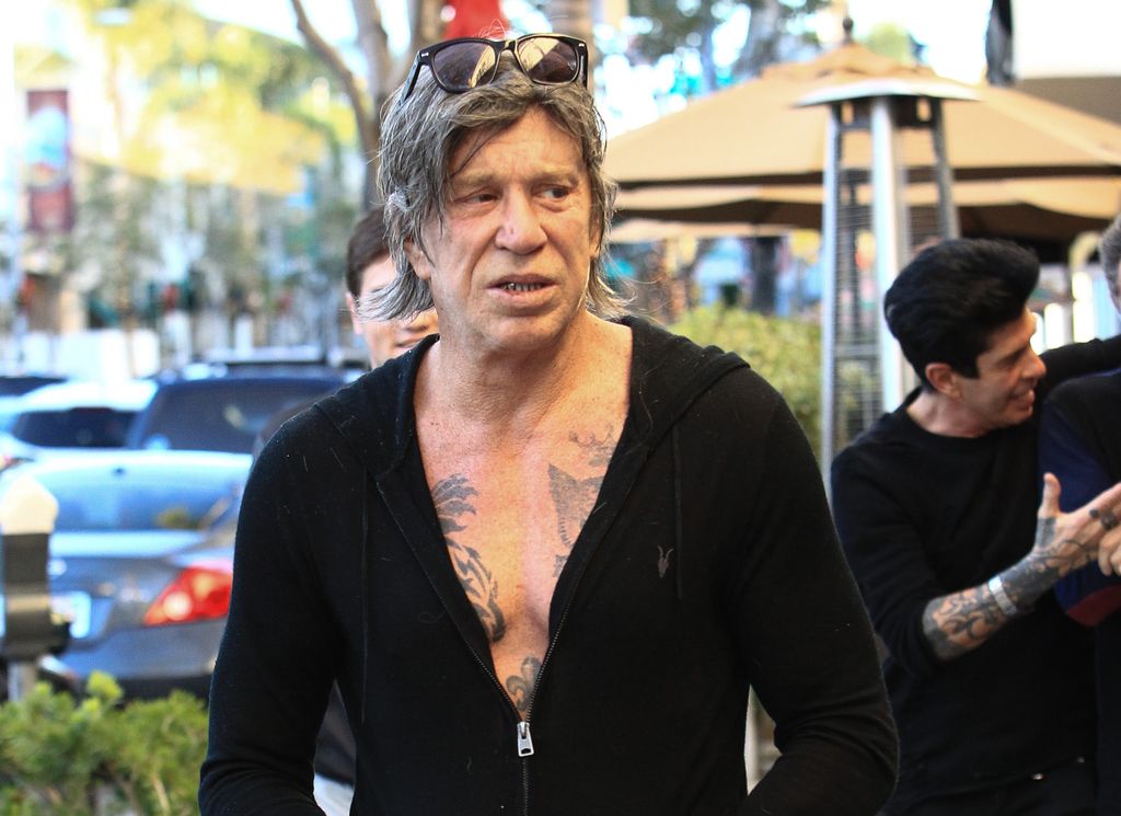 El impactante cambio físico de Mickey Rourke tras su desahucio ...
