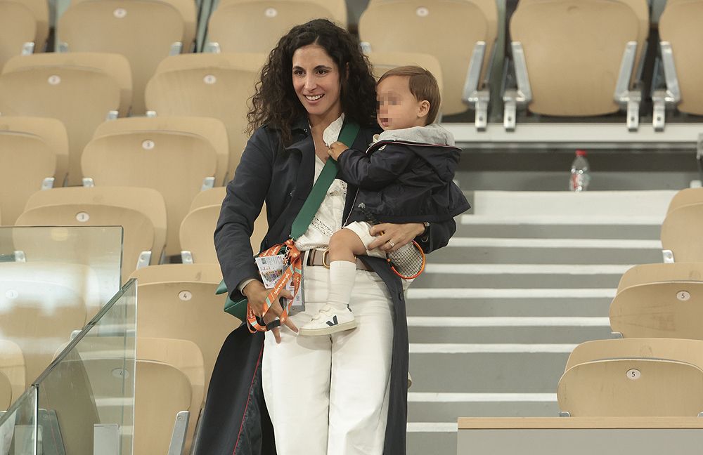 Mery, con su hijo Rafa viendo un partido de Nadal