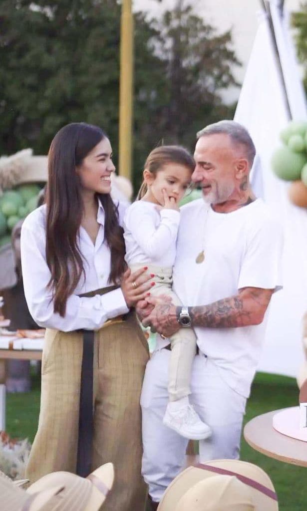 Sharon Fonseca y Gianluca Vacchi con su hija Blu