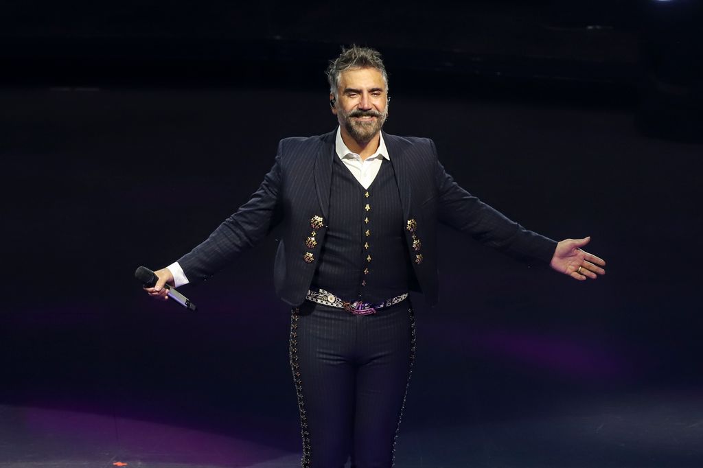 Alejandro Fernández ha dejado en claro el orgullo por su familia