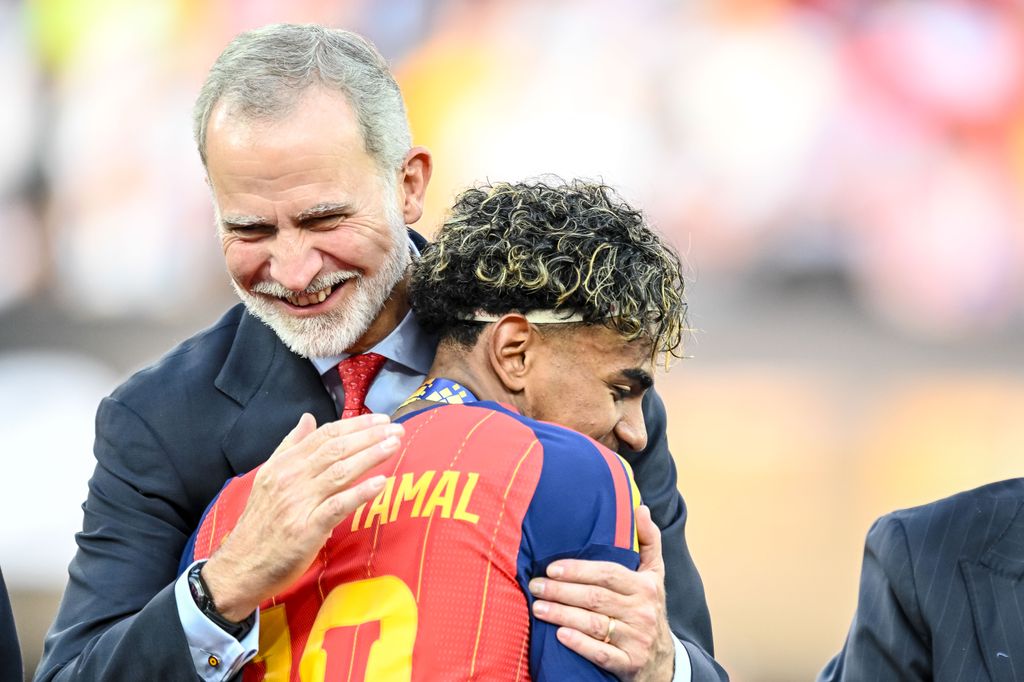 El rey Felipe VI con Lamine Yamal el pasado 19 de julio de 2026 tras vencer a Argentina en la Copa del Mundo
