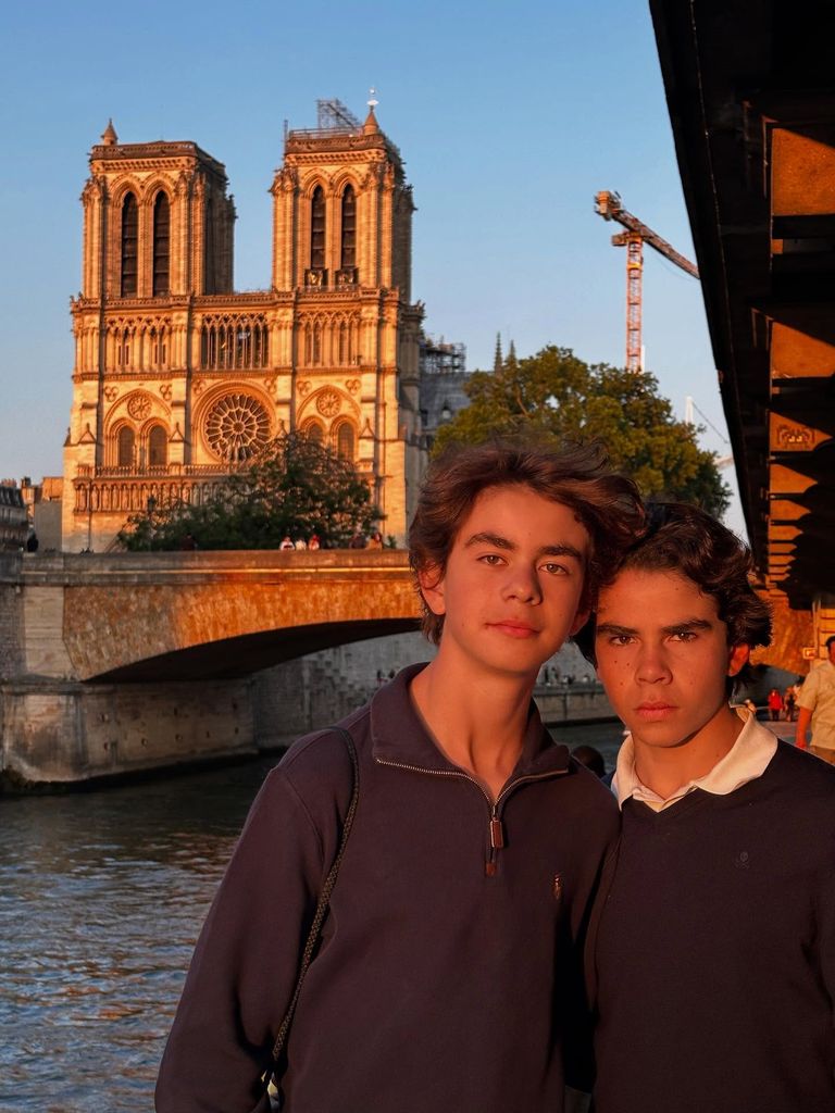 Leonardo y Paulo, hijos de Paola Rojas