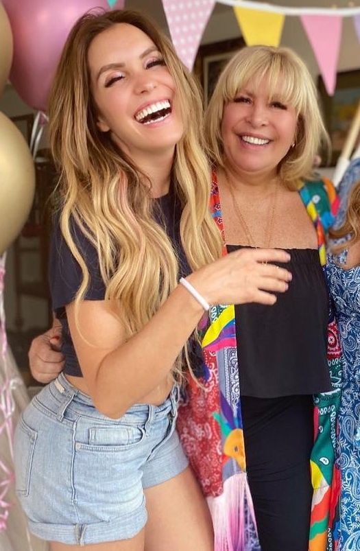 Andrea Escalona celebró su cumpleaños con gratos recuerdos junto a su mamá, Magda Rodríguez.