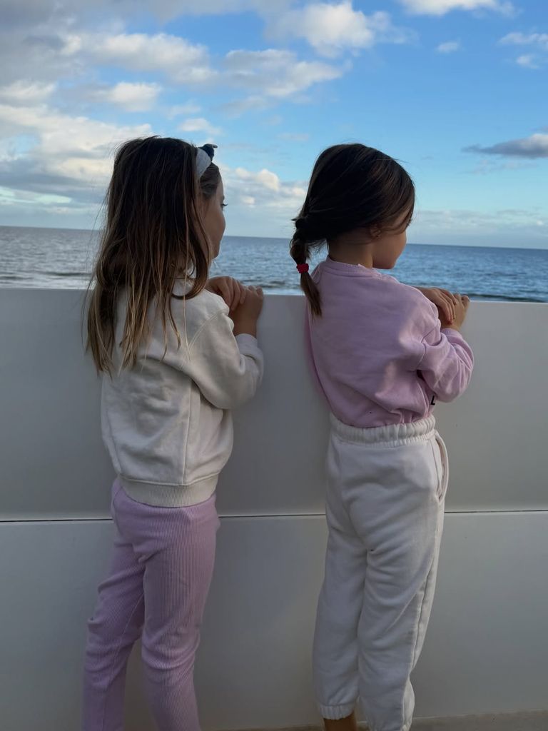 Las hijas de Artiles disfrutando en la playa