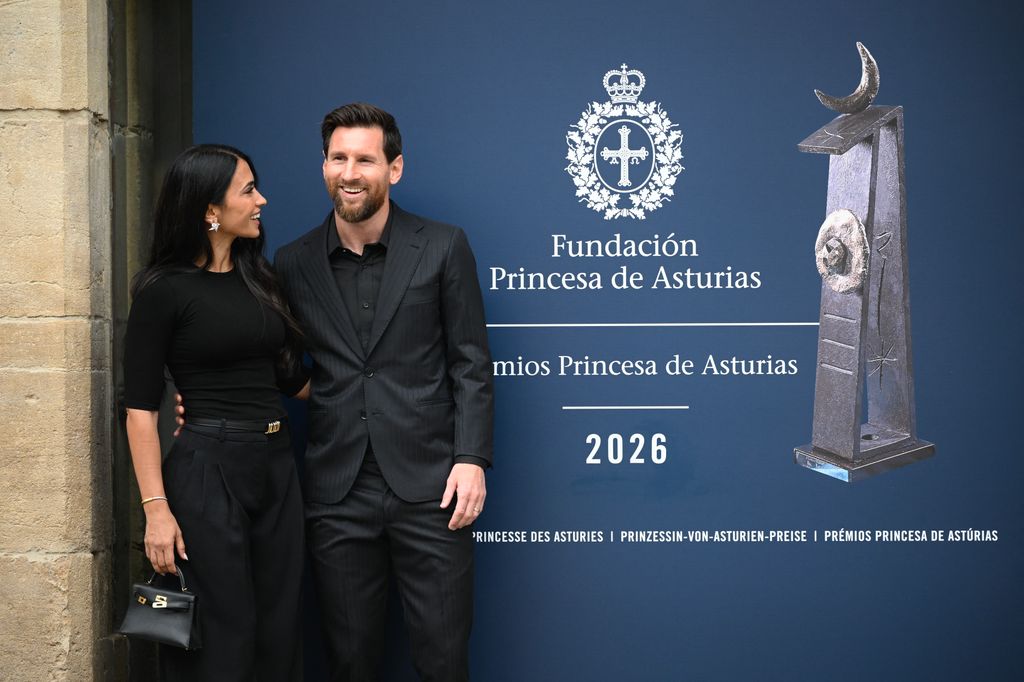 Leo Messi, junto a Antonela a las puertas del hotel Reconquista