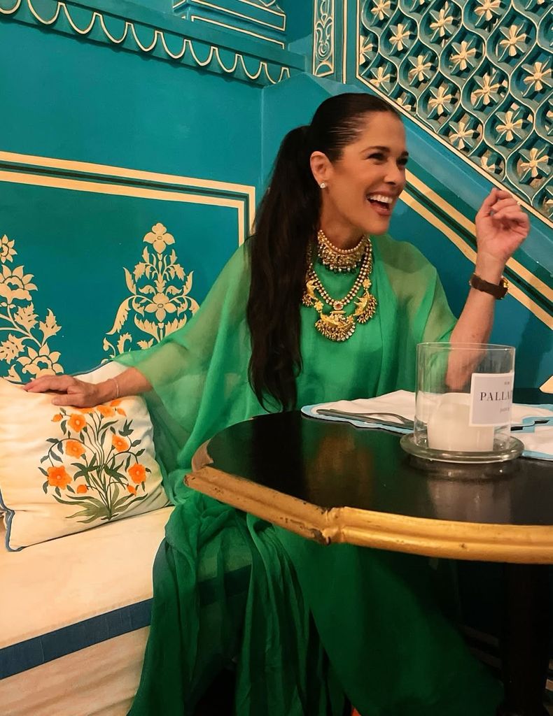 Martha sopló las velitas de su cumpleaños en la India.