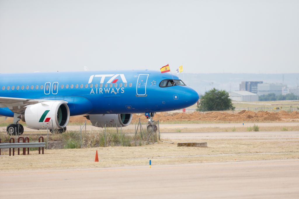 El avión en el que el papa León XIV ha llegado a Madrid 
