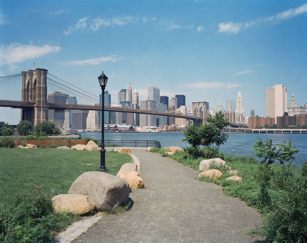 El Brooklyn Bridge Park es una de las zonas más tranquilas de Nueva York, perfecta para una caminata por la mañana o por la tarde.